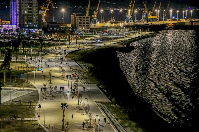 Vollga Promenade in Durrës, Albania with the Adriatic Sea, waterfront restaurants and sunset, featured in our Durrës City Guide.