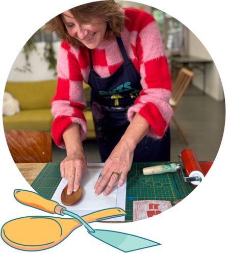 Afdrukken met een houten lepel Lino afdrukken met de hand