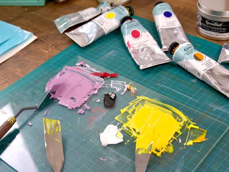 Inktplaat en tubes inkt