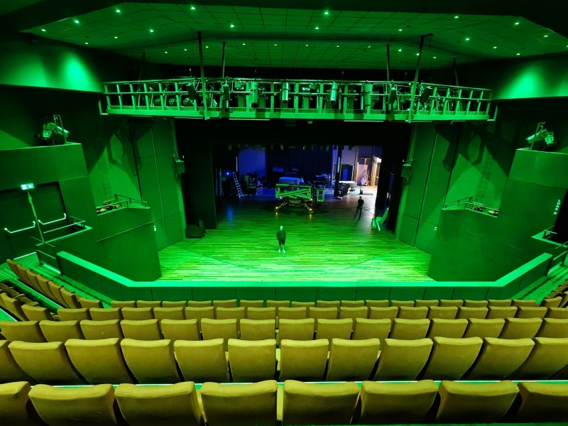 Theater de bussel rgbw zaalverlichting rgbw zaalverlichting