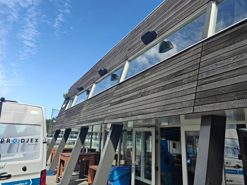 audiosysteem 𝗛𝗼𝗰𝗸𝗲𝘆𝗰𝗹𝘂𝗯 𝗕𝗛 & 𝗕𝗖 𝗕𝗿𝗲𝗱𝗮 audiosysteem in sportkantine