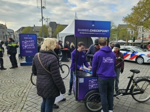 reclame bakfiets voor dubbel beveiligd