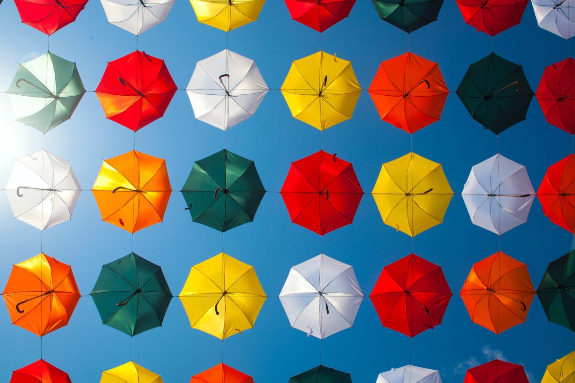 Paraplu, paraplus, kleuren, blauwe hemel, herhaling