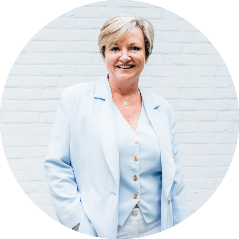 Als ICF Master Certified Coach (MCC) en Meta Coach (ACMC) heeft Chantal Smedts reeds een rijke ervaring met teams en individuen