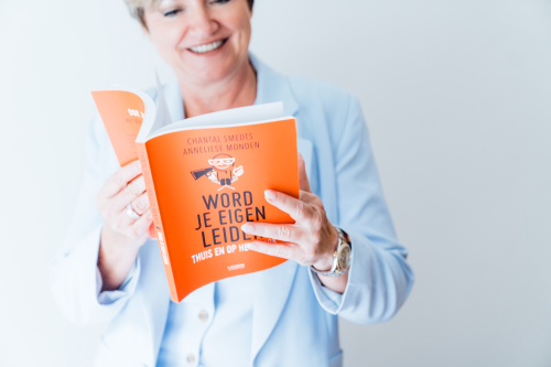 Coach schrijft een boek over leiderschap zodat je kan reflecteren