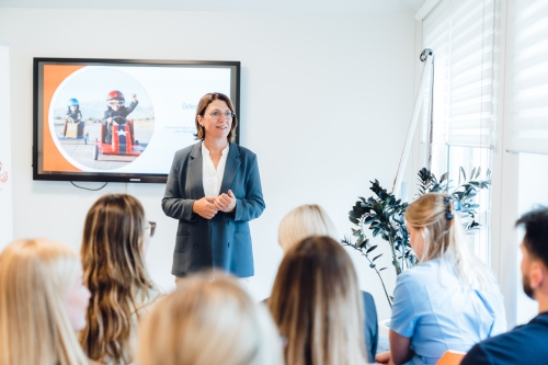 Teamcoaching biedt een krachtige manier om de samenwerking en effectiviteit binnen een team te versterken.