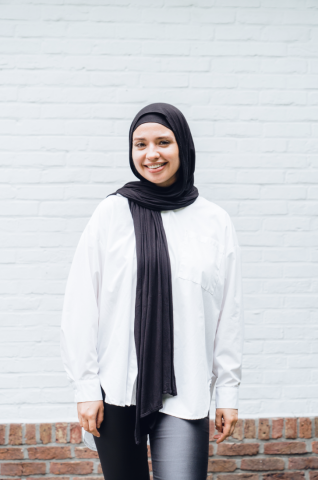 Een vrouw voorziet goede social media conent rond leiderschap en coaching en boeken