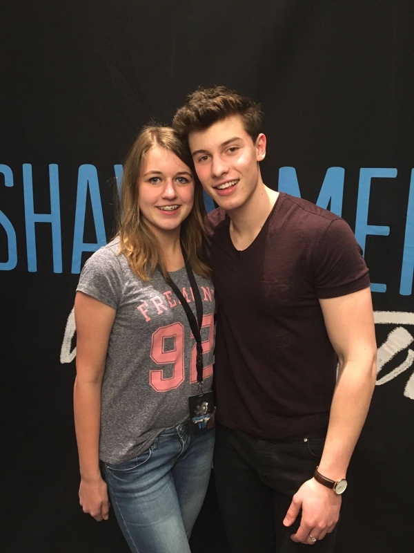 Shawn Mendes & Quinty van der Geest in the meet and greet of the shawn mendes world tour.