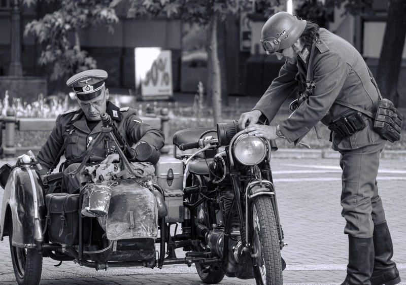 Duitse generaal op motor herinneringen aan vorige levens