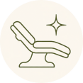 Pictogram van een luxe behandelstoel als symbool voor het gebruik van ARORA in salons.