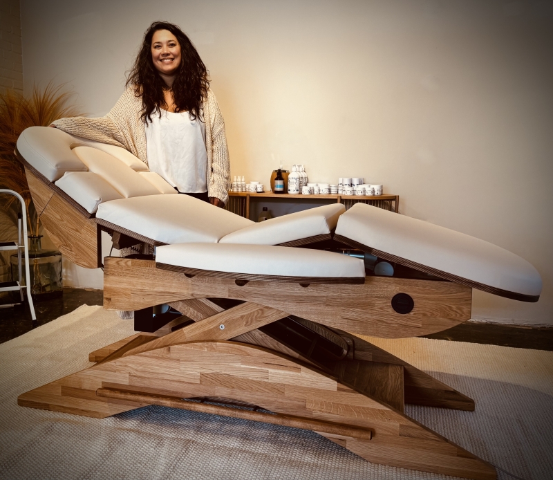 De Eilandtherapeut bij de Relax Sensation PRO massagetafel