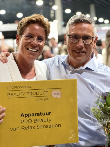 Jannet en Eric met de Beauty Award 2023