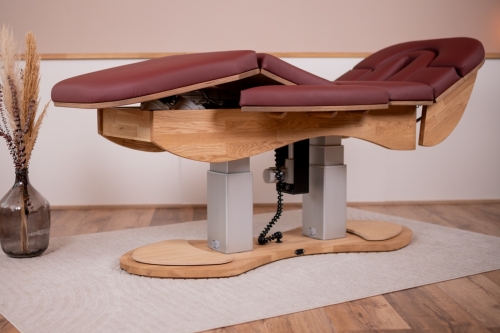 Relax Sensation PRO-S Beauty behandeltafel in luxe wellnessruimte met warme houtafwerking en comfortabele bekleding