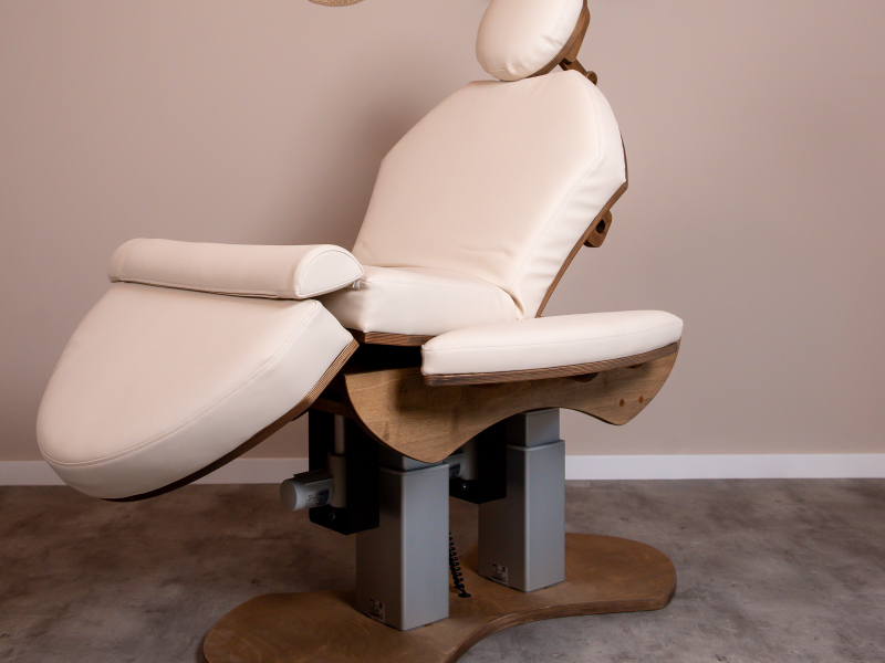 Relax Sensation PRO-S Esthetic behandelstoel in praktijkruimte