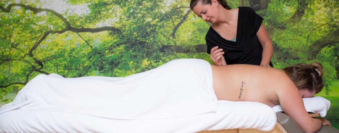 Masseuse geeft Zwangerschapsmassage