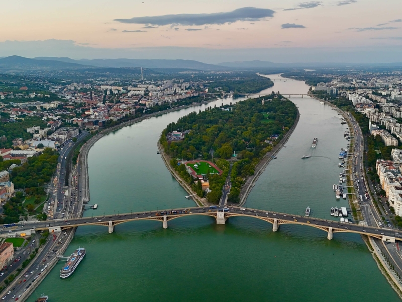 budapest city of thermal springs