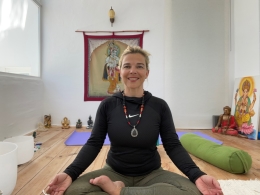 restorative yoga teacher Kata van Doesselaar