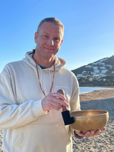 Tibetan singing bowl sound healing training Hungary