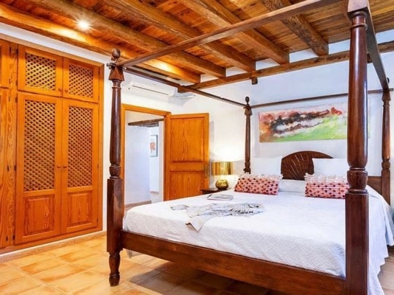villa bedroom