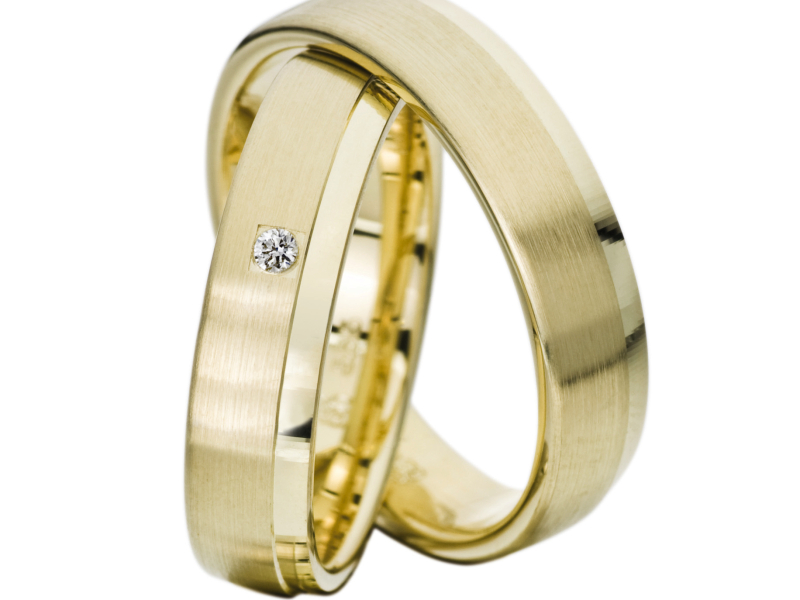 Gouden trouwring met diamant