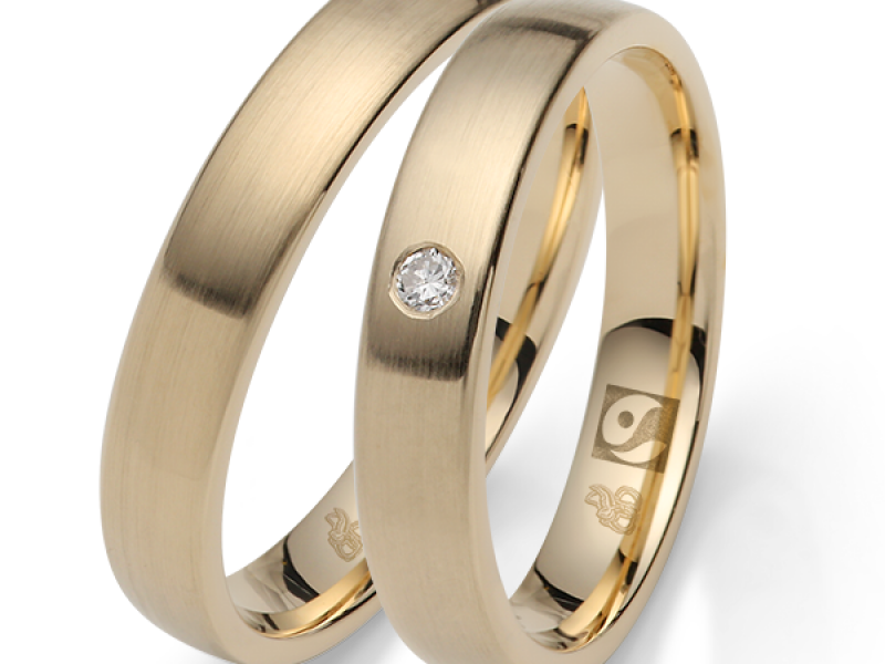 fairtrade gouden trouwringen met diamant Rauschmayer
