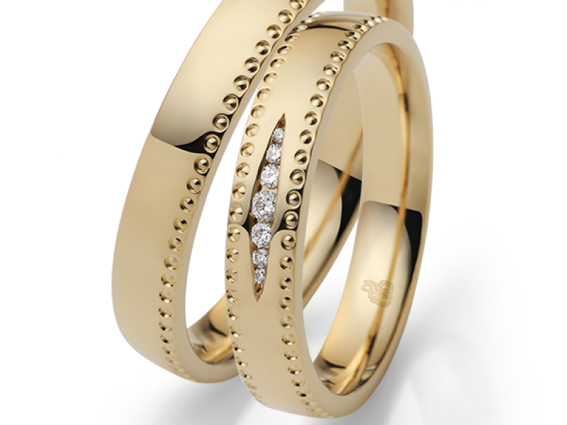 geelgouden trouwringen met diamant rauschmayer design