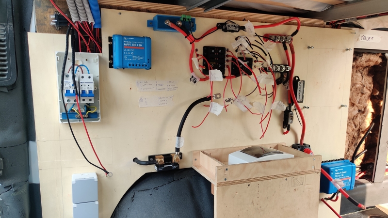 elektrisch-systeem-in-een-campervan-zelfbouw
