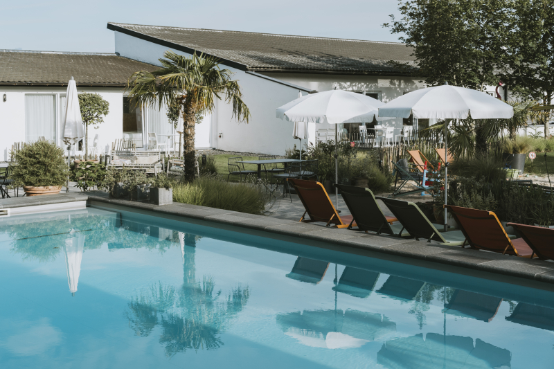 Zwembad Hotel Zaelig hotel-zaelig-verwarmd-zwembad-fietsvakantie-belgische-kust