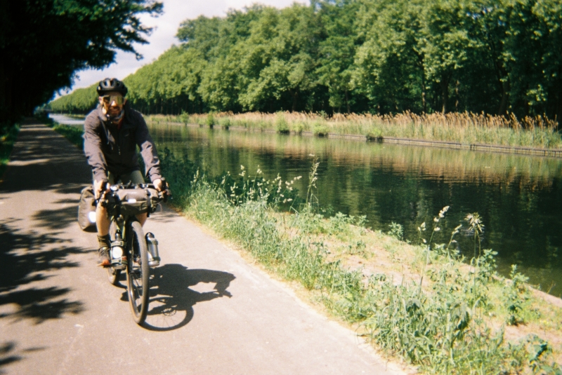 Lachen-zal-ons-snel-vergaan-fietstocht-kanaal