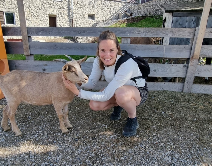 Romi Verschoor dierenliefhebber met geit