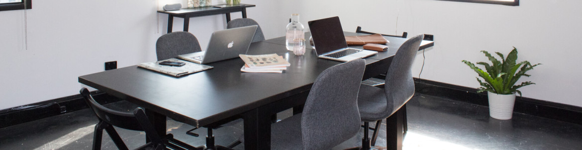 Pesten en werknemers met stress