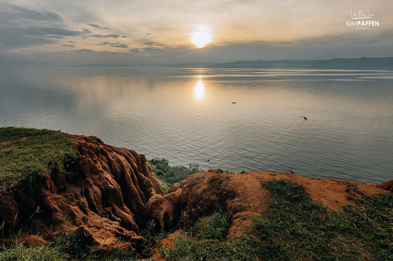 Avondlucht boven Lake Albert bij Kabwoya Wildlife Reserve