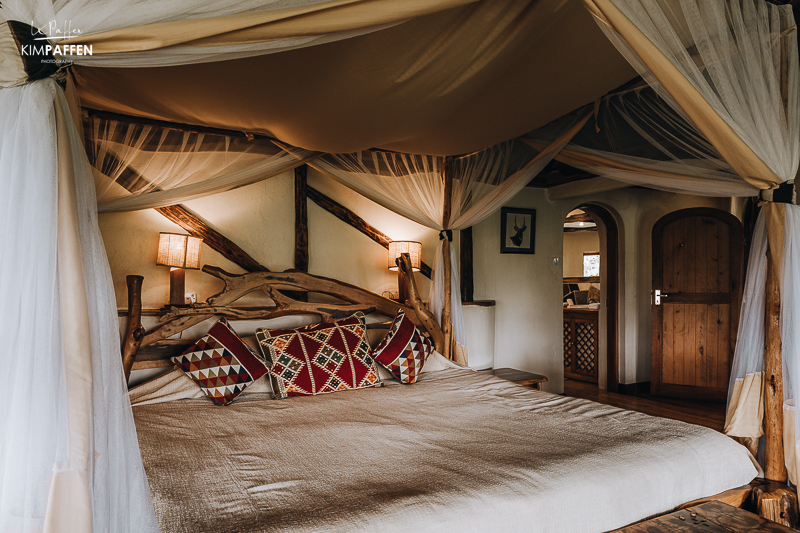 Slaapkamer van de Cottage bij Chui Safari Lodge in Lake Naivasha Kenia De slaapkamer van de Cottage bij Chui Safari Lodge in Lake Naivasha Kenia