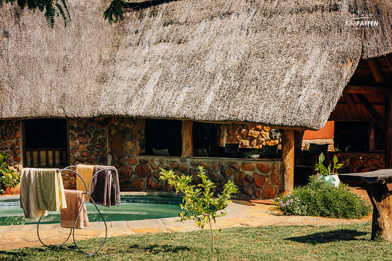 Zoutwater zwembad bij Lake Albert Safari Lodge in Kabwoya