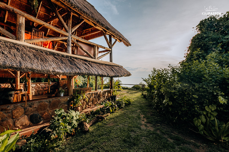 Lokale materialen gebruikt bij Lake Albert Safari Lodge in Kabwoya Wildlife Reserve