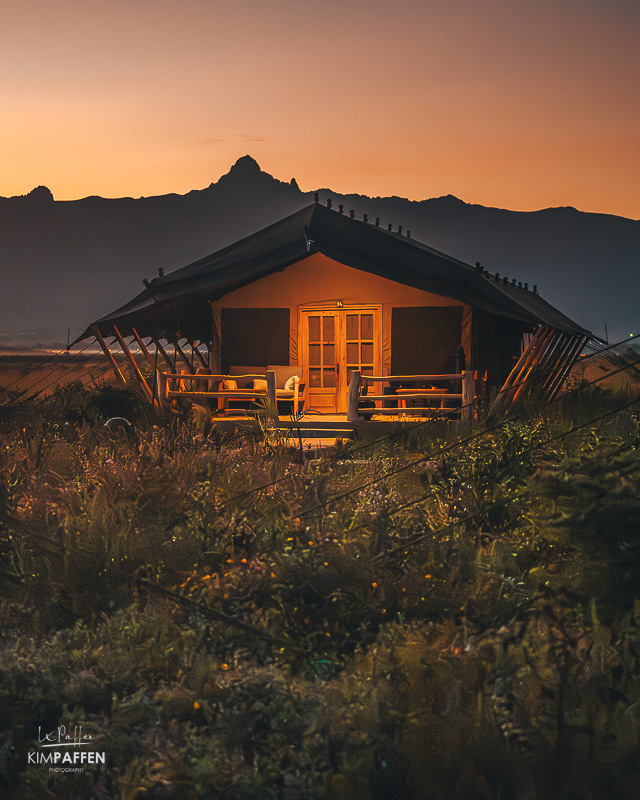 Maisha Sweetwaters Camp: luxe tentenkamp in Kenia bij Ol Pejeta Luxe safaritent van Maisha Sweetwaters Camp in Kenia met uitzicht op de savanne en Mount Kenia