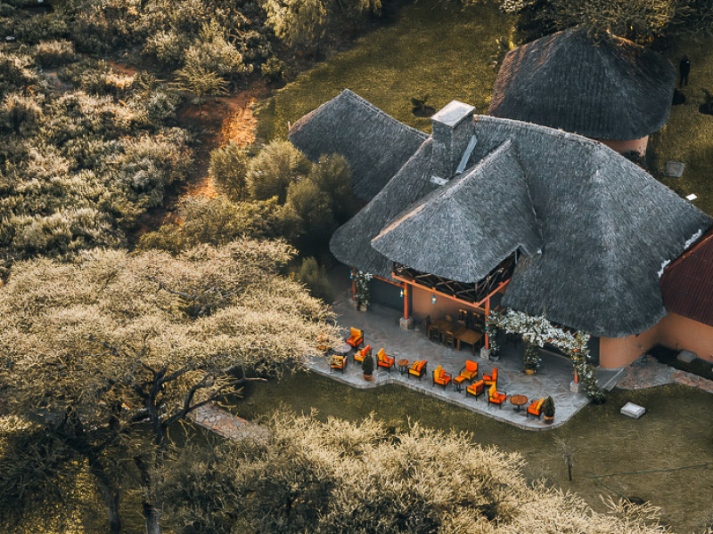 Oilepo Amboseli Safari Lodge nabij Amboseli National Park in Kenia Luchtfoto van Oilepo Amboseli Safari Lodge in Kenia, gezien vanuit een luchtballon