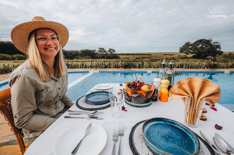 Ontbijt met uitzicht bij Royal Zebra River Safari Lodge in de Masai Mara Ontbijt geserveerd met panoramisch uitzicht bij Royal Zebra River Safari Lodge in de Masai Mara Kenia