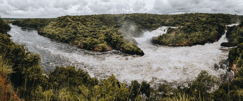 Panorama van Murchison Falls Oeganda met uitzicht op de rivier de Nijl en het omliggende landschap