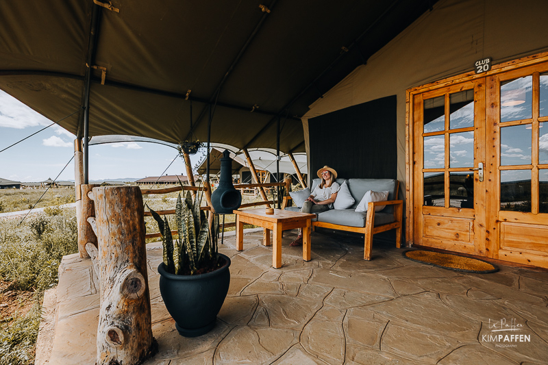 Privéterras bij Maisha Sweetwaters Tented Camp in Kenia Privébalkon van Maisha Sweetwaters Tented Camp nabij Ol Pejeta Conservancy in Kenia
