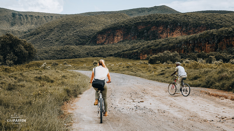 Fietssafari in Hell’s Gate National Park in Kenia Fietsen langs wild en rotspartijen tijdens een safari in Hell’s Gate National Park in Kenia