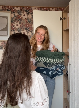 Opruimcoach Saskia van Amerongen bij een klant thuis