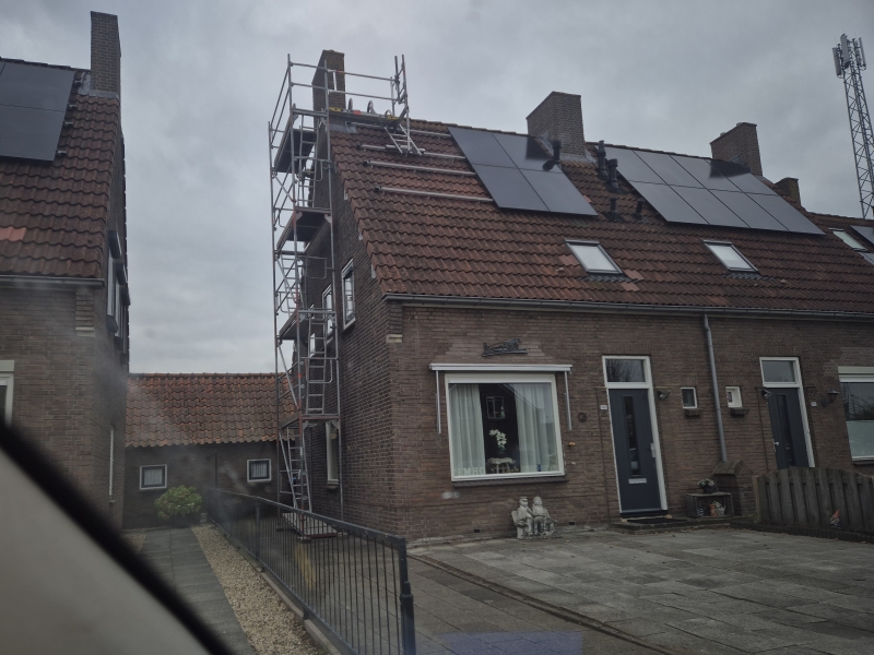 Schoorsteen in de steiger zetten
