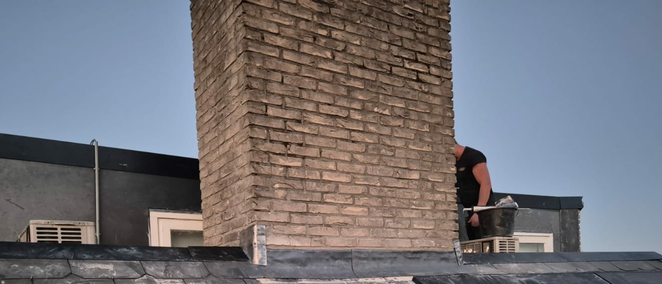 Schoorsteen voeg/loodwerk renoveren