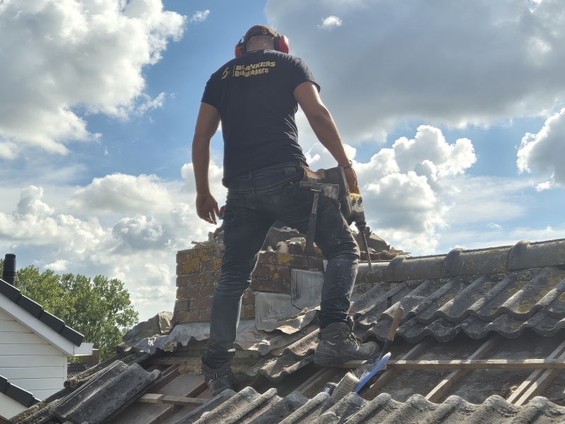 Schoorsteen metselwerk verwijderen