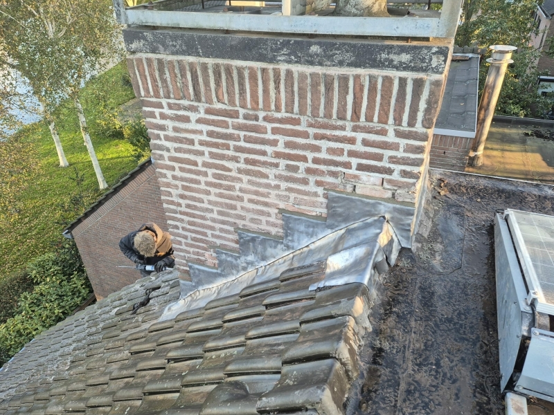 Schoorsteen voeg/loodwerk renoveren Teuge