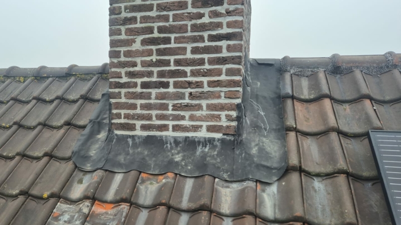 Schoorsteen voegen inspecteren