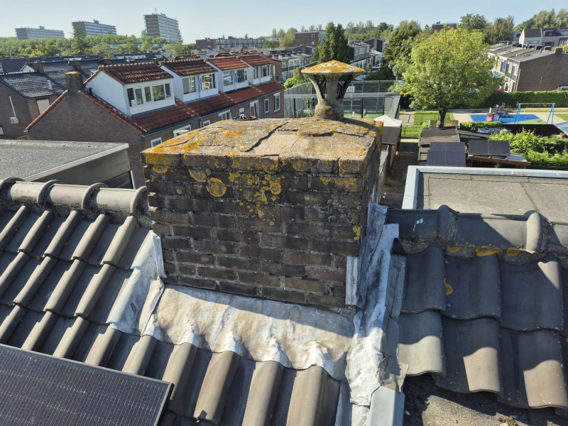 Schoorsteen loodloketten inspecteren
