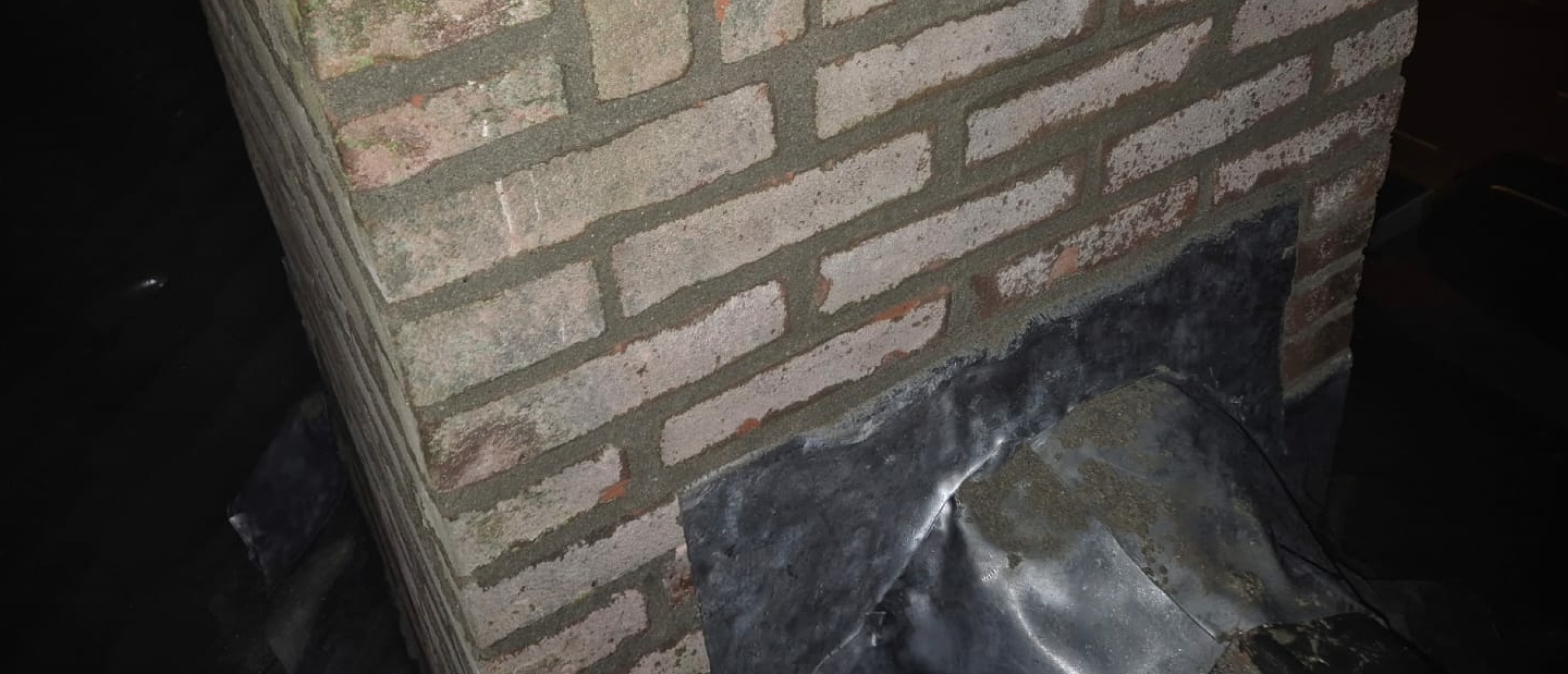 Schoorsteen voegen uitslijpen