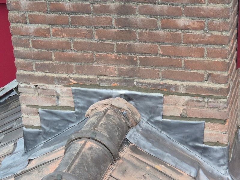 Schoorsteen voorzien van bladlood